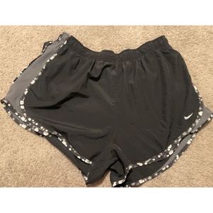 NIKE “TEMPO” athletic short